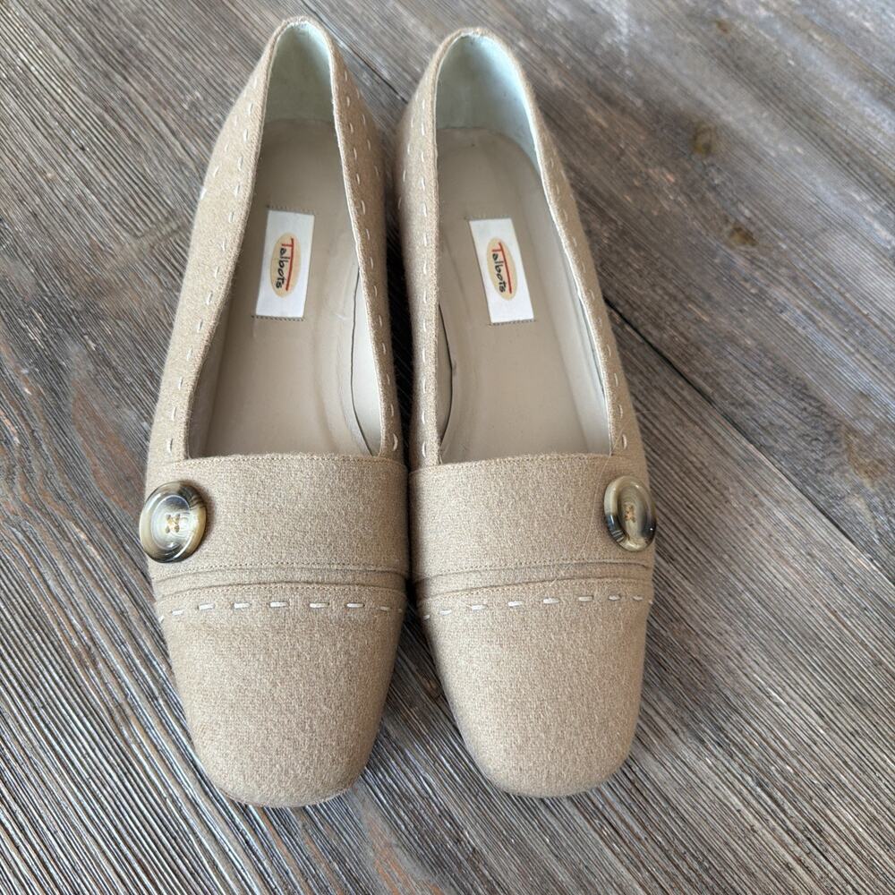 Talbots Women's 8.5 M Shoes Loafers Moccasin Slip ons beige driving flats button